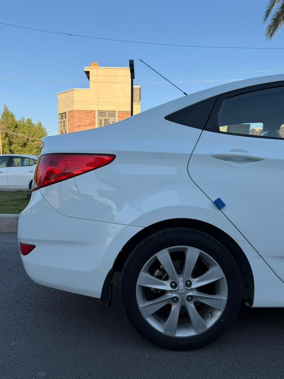 اكسنت مديل 2014
خليجي فول موصفات 
تحكمات استيرن
فتحت سقف
محرك 1600
شاشه كبيره 
كأمره دوران 
رقم قادسيه 
حداديه جديده 
تخم تايرات جدد 
كفاله فقط
بيه بارد باب صدر 
وصبغ دوسه 
مكان السياره الدوانيه
***********
