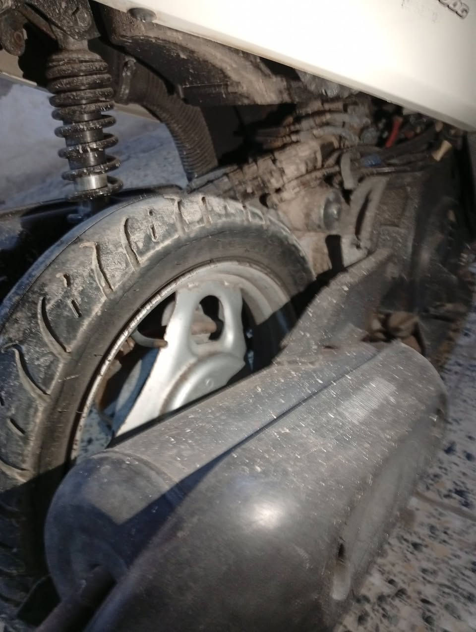 سلام عليكم دراجة فله للبيع دراجة مكفولة مكينتهة تخبل وناعمة سعر 750 وبيهة مجال ***********
