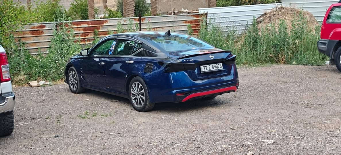 نيسان التما 

موديل 21 للبيع 

مكينه 2500 جديده مابيها كل عيب
وارد امريكي حادثها سطحي الصفحه العكس السايق 
جاملغ امامي معمر والجاملغ الخلفي معمر بابتين وكاله بدون شواصي وبدون تكم ايرباك برده طاك باقي الايرباكات سليمه والسياره مطبكه كلها تطبيك شركه وصور الحادث خالها ويه الصور باقي مواصفاتها معروفه السياره مغلفها مسويها تو كلر وعندي صور قبل التغليف وعندي سونار بيها كامره حوادث امامي خلفي 4K تصور اربعه وعشرين ساعه سياره استخدام شخصي نضيفه وعلى ايدي ماشيه 114 الف كيلو قابل للزياده السياره خير من الله واحلى من الصور تجي وتشوفها بعينك وجيكها عارضها ب 135 وبيها مجال بسيط اي استفسار ***********
عنوانها بغداد الصليخ
