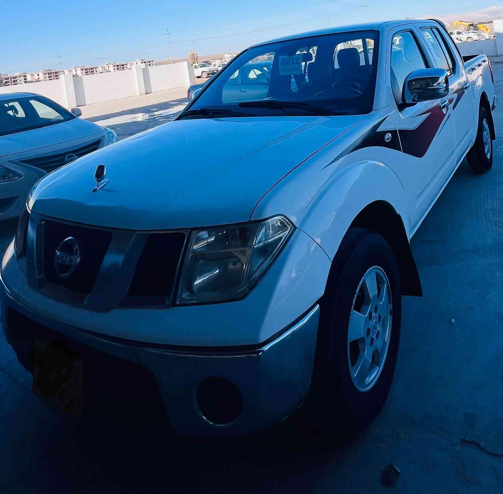 سەرەتا بەناوی خوا نیسان نەڤارە مۆدێل ٢٠١٢ 
سێپارجەی بۆیاخە ناو سوور سەنەوەی تازەیە تا
٢٠٢٨ تایەی تازەیەو سەیرەکە جایزە سعری ٨٨یەک تۆز مەجال.   ژ.م *********** شمشمل, السليمانية
