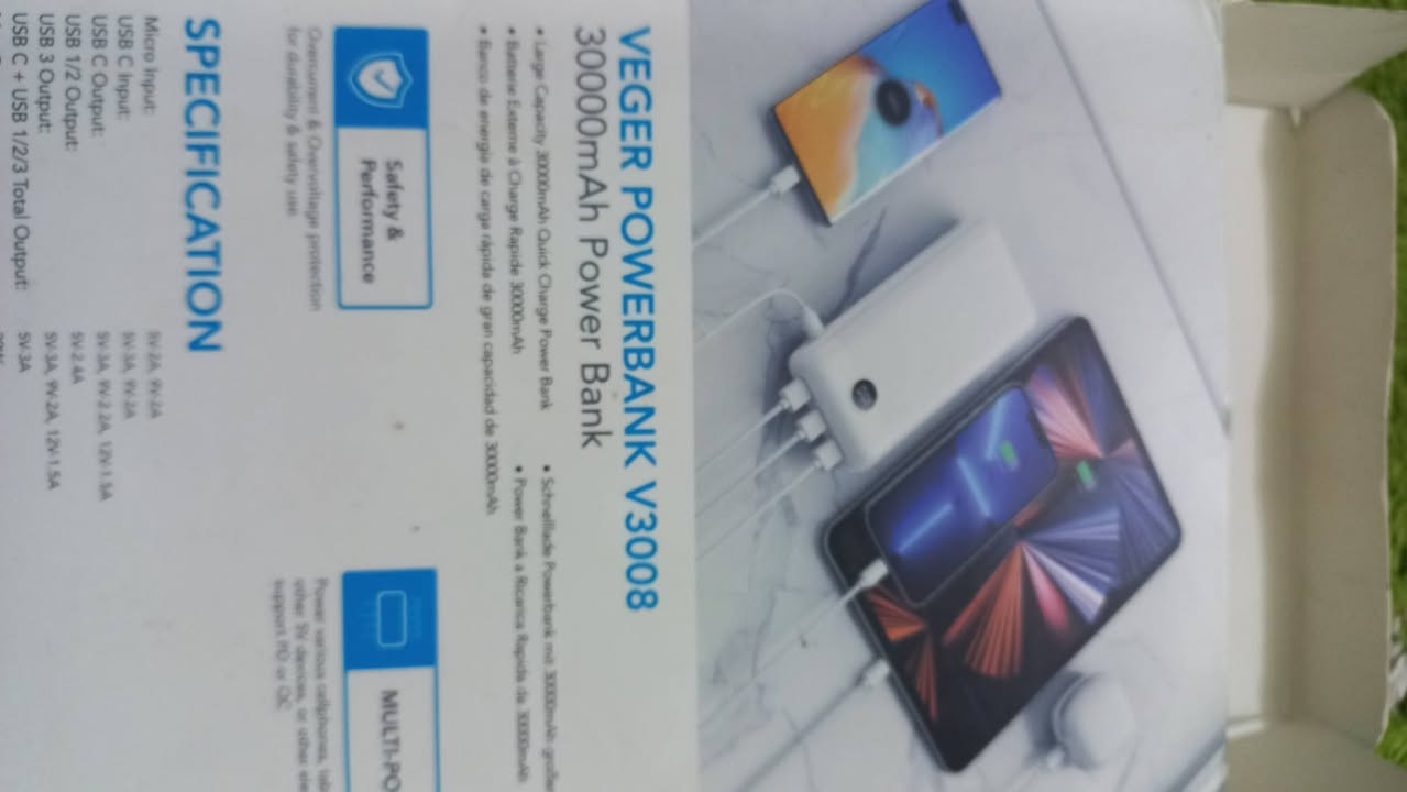 للبيع..باور بنك عدد يدوية..الكبير ٣٠ ملي امبير.ثقيل..والثاني ٢٦ ملي امبير...يشحن تايبسي..وطاقة شمسية..مكاني الصقلاوية حي الشهداء الثانية قرب مول ابو ياسر شارع البو سعده..***********حياكم الله
