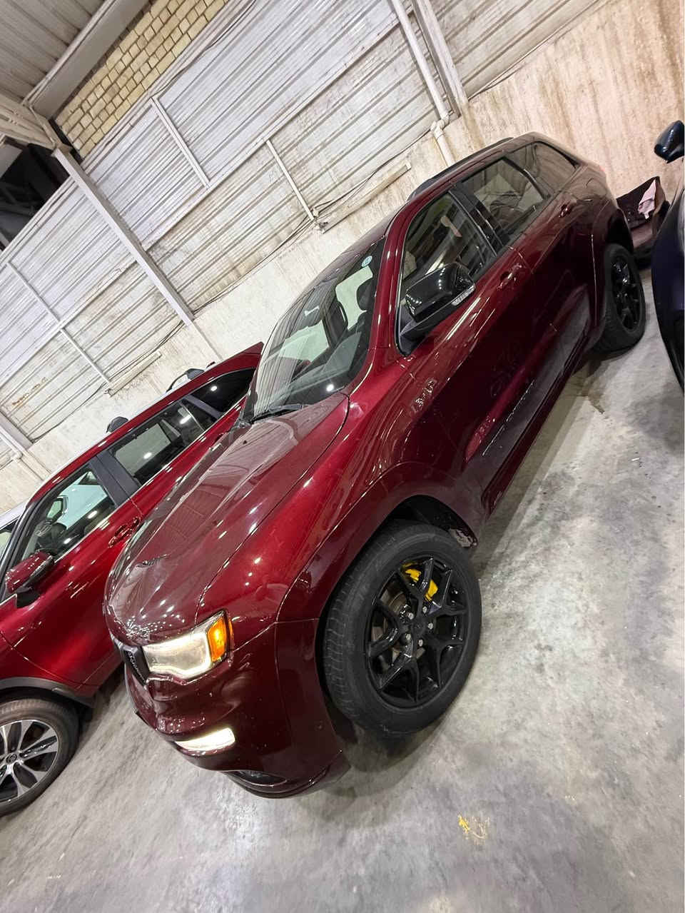 السلام عليكم 
للبيع وجوة السوك وينهم الرغابة والجناية
جيب گراند شيروكي لمتد X لون ماروني 
رقم اربيل ابسمي سنوية هزة كلة جديد 
موديل 2020 فول مواصفات 1/1 
مكينة v8 5700 بحالة لوكالة ماشية 86 الف ميل 
صدر امامي ولخلفي ودسكات وتخم تاير كلة جديد 
عليهة ادامة لمنضومة الاحتراق برغ مابيهة نقص 
السيارة بدون صورة حادث استيراد خاص يوجد فقط تقرير كار فاكس 
بيهة اصطدام امامي خلفي بسيط بدون حرق او غرق او حالوب السيارة بيهة قطعتين صبغ فقط بنيد وقبق جنطة والباقي كلة مكفول بدووون ايربـاك بدون لغد شاصي كفالة 
عليهة برمجة وتعديلات مصطفى ايگل 
السعر 268 وبيهة مجال مكاني بغداد 
*********** بغداد, العراق
