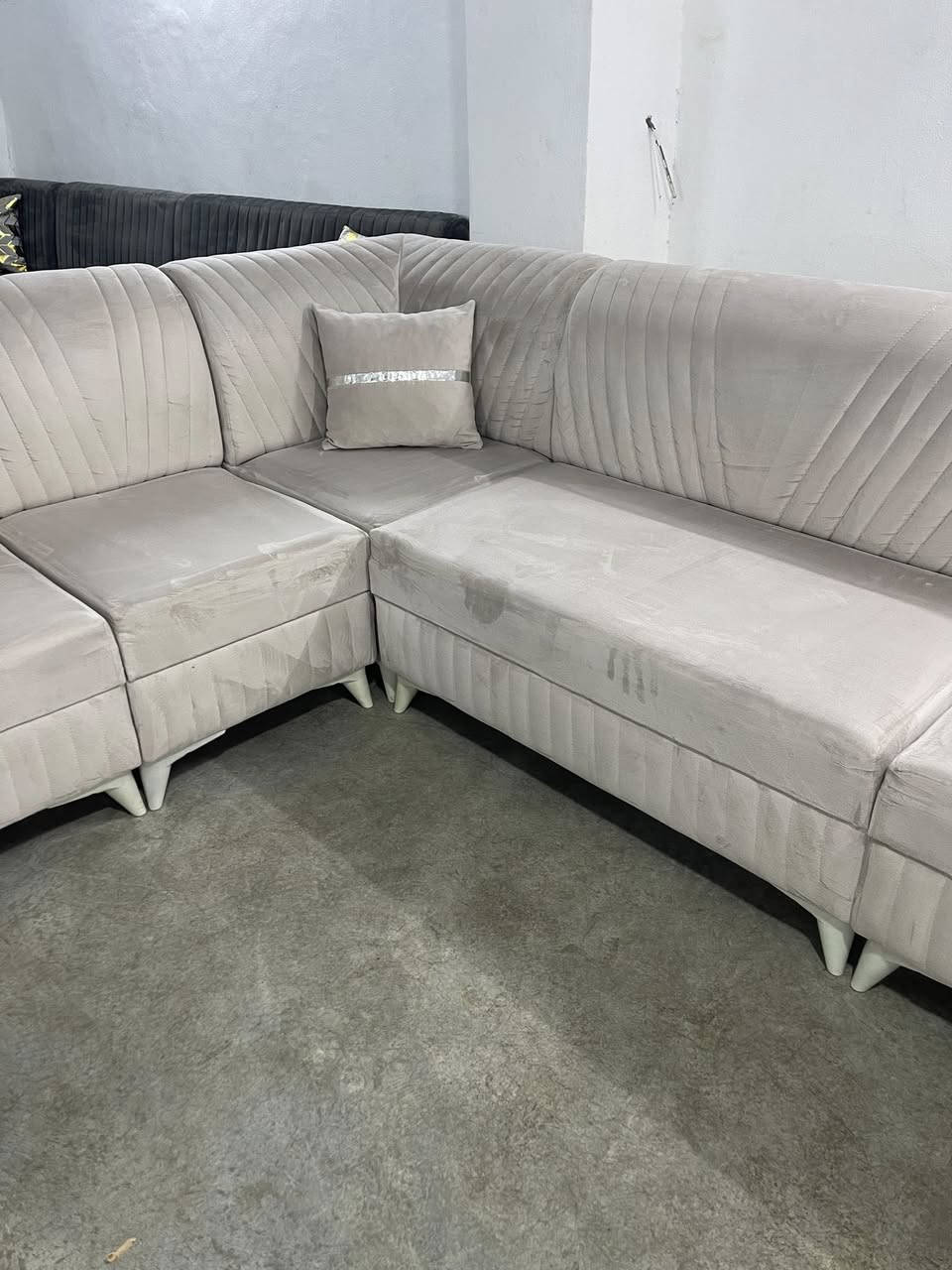 سەرەتا بەناوی خوای گەورەو میهرە بان 
ئەم تاقمە L بۆ فرۆشتن  
بێعەیبە زۆر پاکوو خاوێنە 📦
نەخش کۆم پیوتەریە تابڵیی جوانە 
ژ.م ***********
