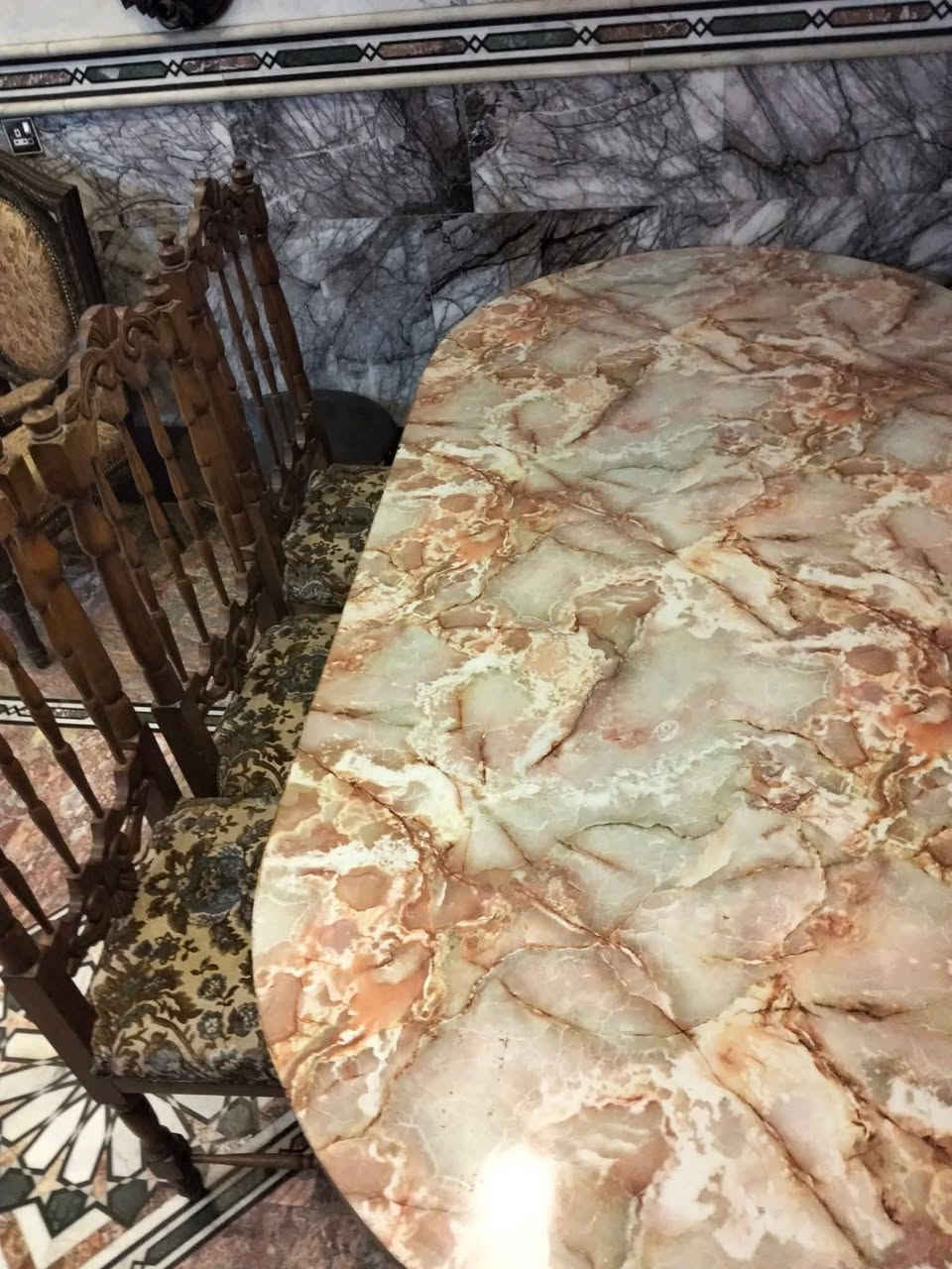 سلام عليكم للبيع ميز طعام صاج أصلي مع 6 كراسي صاج السعر 250 او بيهه مجال مكاني بغداد الامين الثانية رقمي***********
