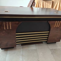 مًيَزٍ مًکْتٌبً مًعٌ کْرسِيَ دٍوٌآر جّدٍيَدٍ لَلَبًيَعٌ 07723787771