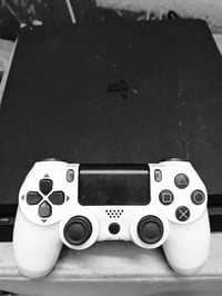 بلي 4 اولاين بيه 3 العاب واحد تيره  السعر 200 07887294981