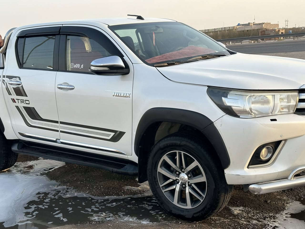 سلام عليكم سياره بيكم تويل  2017
سياره جديده معنه الكلمه 
محرك كير جديد كير  اوتماتيك
سنويه جديد هزه ما منتيه بعدهه
حداديه  تخم تاير  كله جديده 
بيه رشه  صبق قليل بل باب مال سايق فقط والباقي كفاله 
سعر195 وبيه مجال بصيط  
***********
