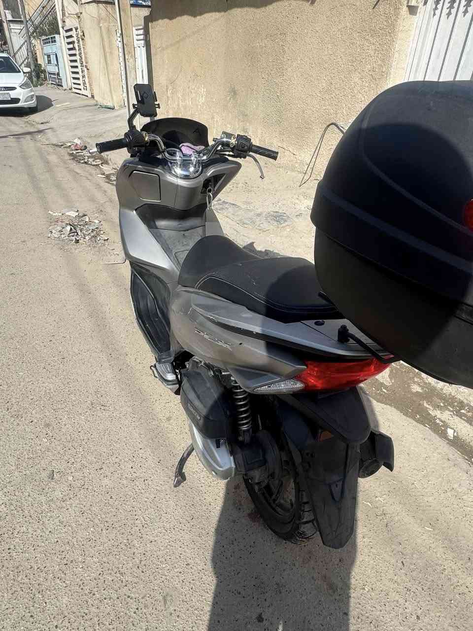 السلام عليكم بيسي اكس مكينه 150 نضيفه ماشيه 24 بيها ضربه بالكفر مثل ماموضح بلصوره وشخط ونقصها جاملغ امامي فقط الباقي مكفول كلشي شغال المكينه نضيفه مكاني بغداد حي الجهاد الدراجه رايده ب١٣ وبيه مجال للشراي ***********
