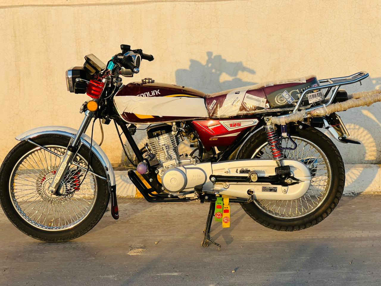 السلام عليكم للبيع دراجه تايكر سونك موديل 2025 باب اول محرك شرط كهربائيات كلها شغاله 
شاشه شغاله لون لدراجه ماروني بلادي وياله وتايرات بل كارتون امبيثري جديد لايت علامت سونك ليزري هوه ولبك مكينه خرسه عل وضع لشركه شرط لنعومه ولنشاط دراجه احله من لصور مكاني تكريت متواجد خاص أو اتصال *********** ودلل عيوني الك ملاحضه مراوس ماراوس بس بيع
