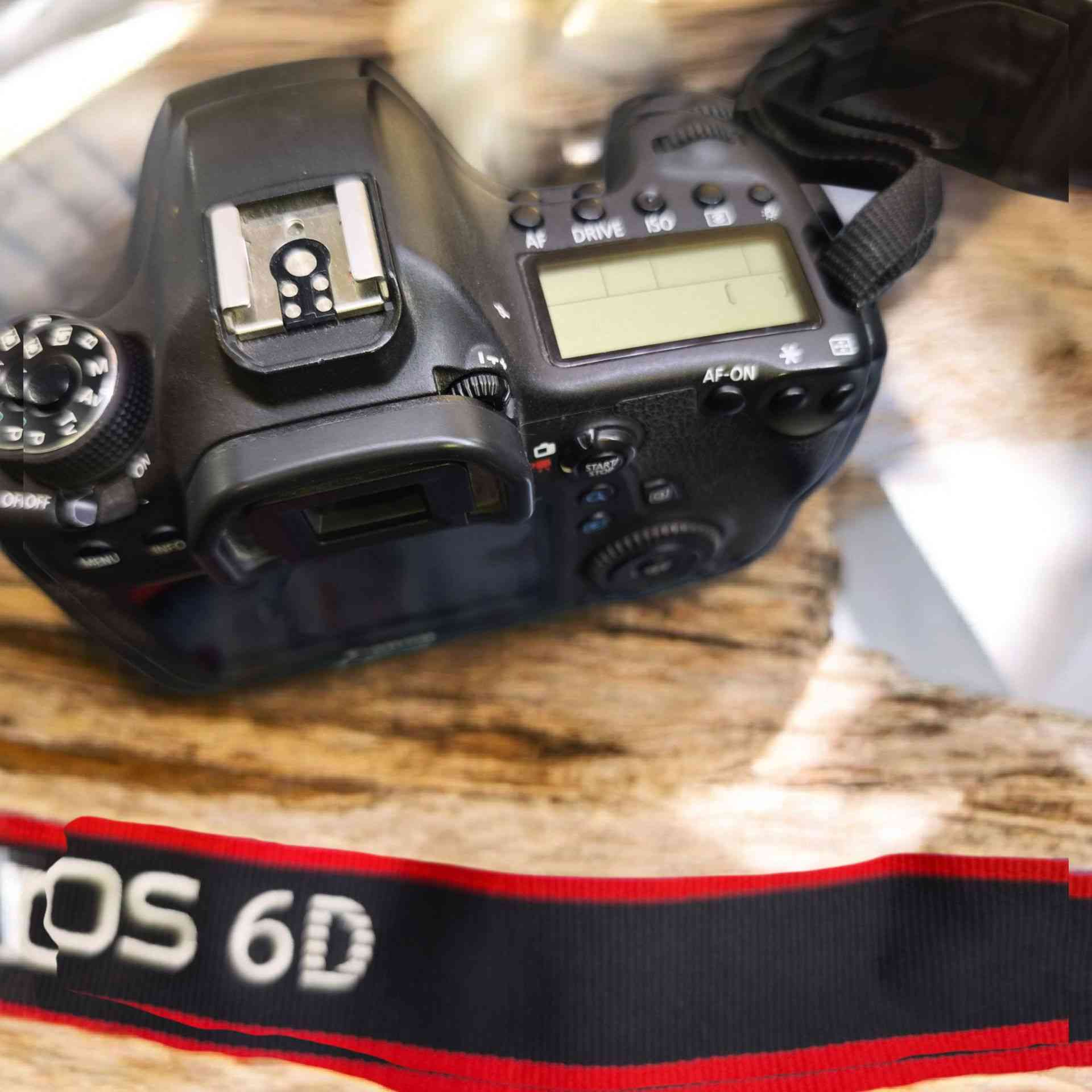 كاميرا كانون بدي فقط EOS 6D للبيع 
للاستفسار ***********
