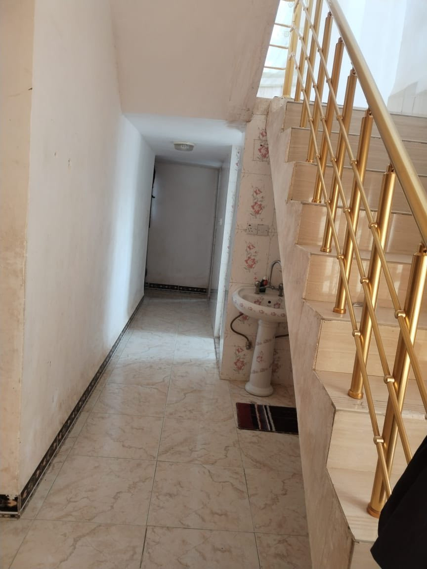 دار للبيع في منطقة الشهامه قرب جامع معاذ ابن جبل يبعد عن الشارع العام تكريت بيجي  ٢٠٠ م مساحة الدار ٢٨٠ م٢ يتكون من غرفتين نوم وصالة كبيرة جدا ومطبخ حار وبارد وحمام ومغاسل شرقي وغربي للعلم دار كلش حلو ومرتب .
السعر 45 مليون وبي مجال.

0770 387 5063
