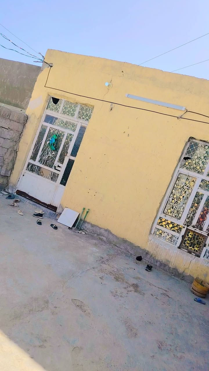 بيت للبيع حي رشيد شارع المولد قريب ع شارع العام
مساحه 170م
غرفه5بــ4
صالـــه7بــــ3
مطبخه4بـ3
استقبال4بـ4
حمام داخلي 2بـ2
♥سقف سندويج لبيت كله سيراميك ناقصه بس لبخ لواجهيه وسيراميك لطارمه فقط بيع مستعجل سعر 19وبي مجال ***********
