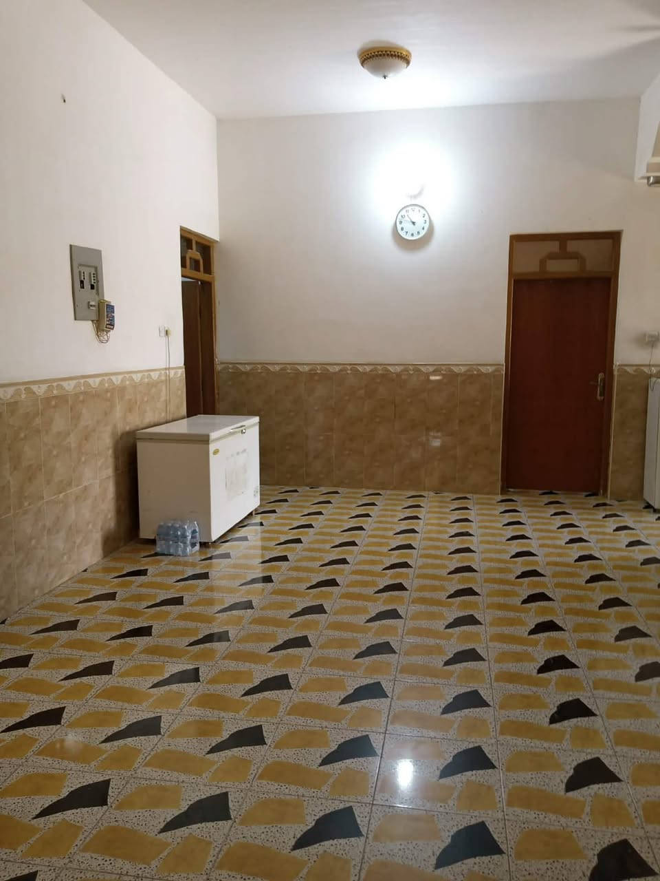 بسبب الوعود الكاذبه تم اعادت النشر بيع مستعجل دار للبيع الرمادي جزيرة البوذياب قرب الطاحونه المساحه 1200 متر سند 25 فسفوره باسمي حصراً ركن على شارعين السعر 75مليون بي مجال شي قليل.البيت حاليأ مؤجر الماء والكهرباء داخل السياج يتكون من استقبال/وهول/ ومطبخ/وصاله/ وغرف عدد2 /صحيات داخليه للاستفسار ***********
***********
