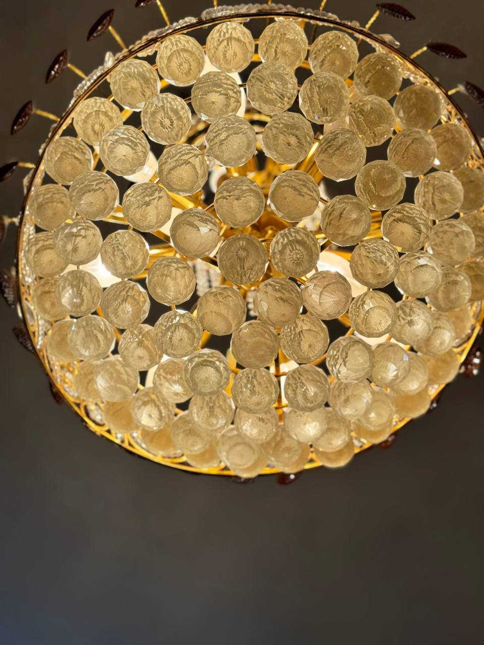 السلام عليكم 
سيت ثريات للبيع لغرض التبديل وحدة جبيرة وثنين صغار شغالات ونظيفات مابيهن اي عيب ولا كسر السعر ١٥٠ الف قفل للسيت ثلاثي كامل للتواصل خاص او على الرقم 
***********
