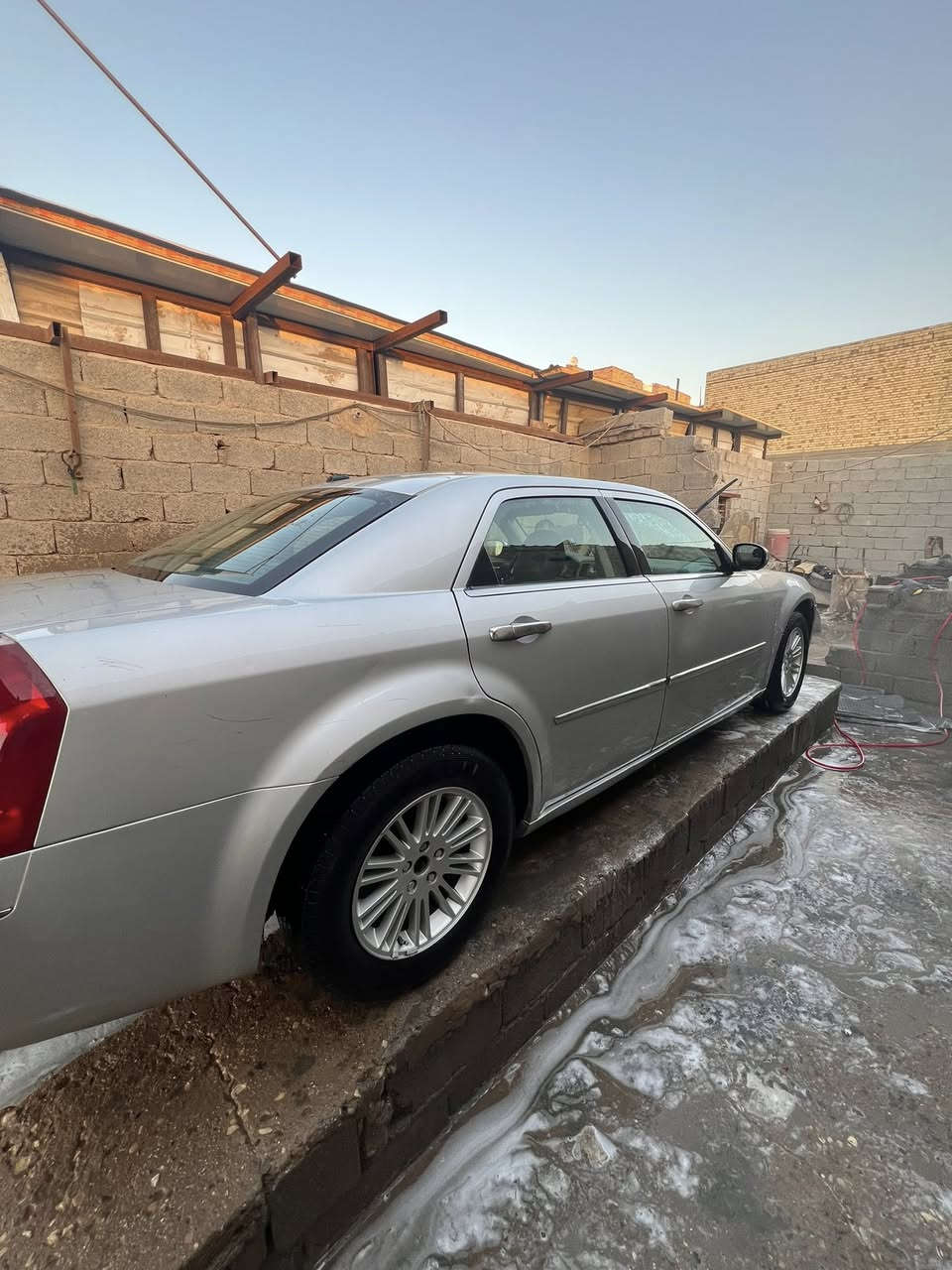 السلام عليكم كلايزلر موديل 2010     6 سلندر كشنات جلد +تخم تاير جديد +حداديه جديده +ضربه بيه بل باب صدر و جاملخ الوره  فقط  سعر 115 ورقه  قفل  رقم الهاتف.      ***********
