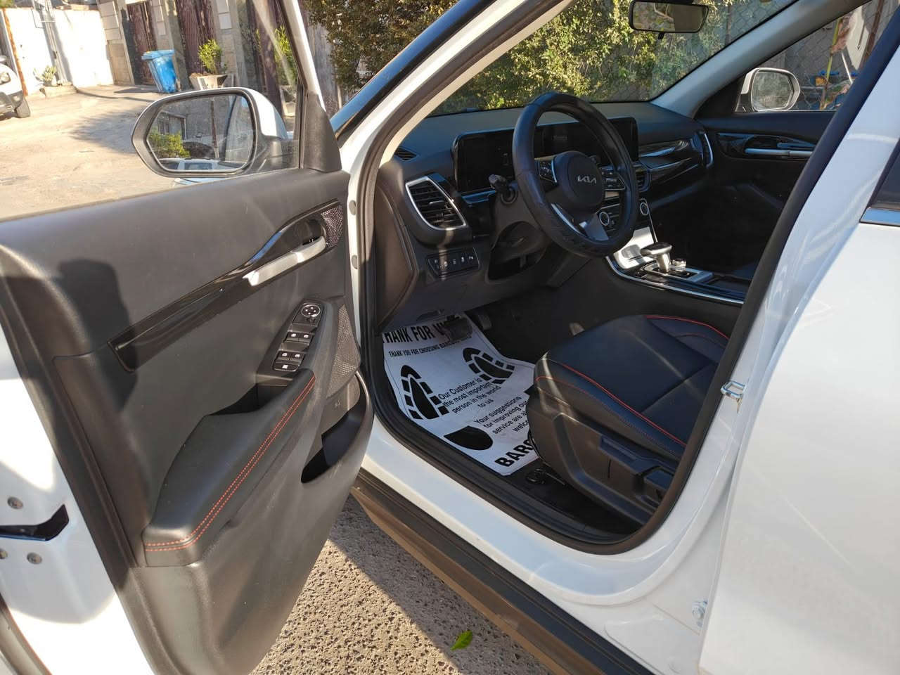 رمضان كريم 
للبيع كيا سليتوس 2025
خليجيه مكفوله من كلشي 
لا صبغ ولا بارد ولا خدوش او رصعات 
بعده حرفيا زيرو 
ماشيه فقط ٤٧٠٠ كم قابل للزياده 
فول مواصفات ١/١ 
بانوراما . بصمه . جلد . تبريد قطعتين 
لايت زينون بلادي وليدات امامي خلفي متصل 
رادارات  . حساسات محيطيه 
كامرا دواره . شاشه متصل مع داشبول الكتروني 
وتحكم تبريد ديناميكي لمس
تطعيم داخلي وخارجي بيانو بلاك جدا انيق 
وباقي الموصفات الستاندر 
السعر ١٨٥ ورقه 
***********
