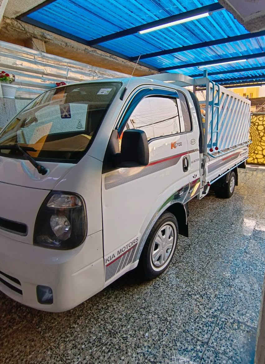 . السلام عليكم/ كيا بنكو ٢٠١٥ رقم بابل انكليزي.جديد سنويه وهزه جديده وبسمي شخصيا..محرك ٢٧٠٠ جدا نضيف لا تبخير ولا تنقيص..سياره كفاله عامه لا صبغ ولا ضربه رقم شاصي واضح.. حداديه كله جديد. سياره متعوب عليه مال جناي..مكاني بغداد الأعلام تقاطع درويش.السعر ١١٥ للاتصال ***********
