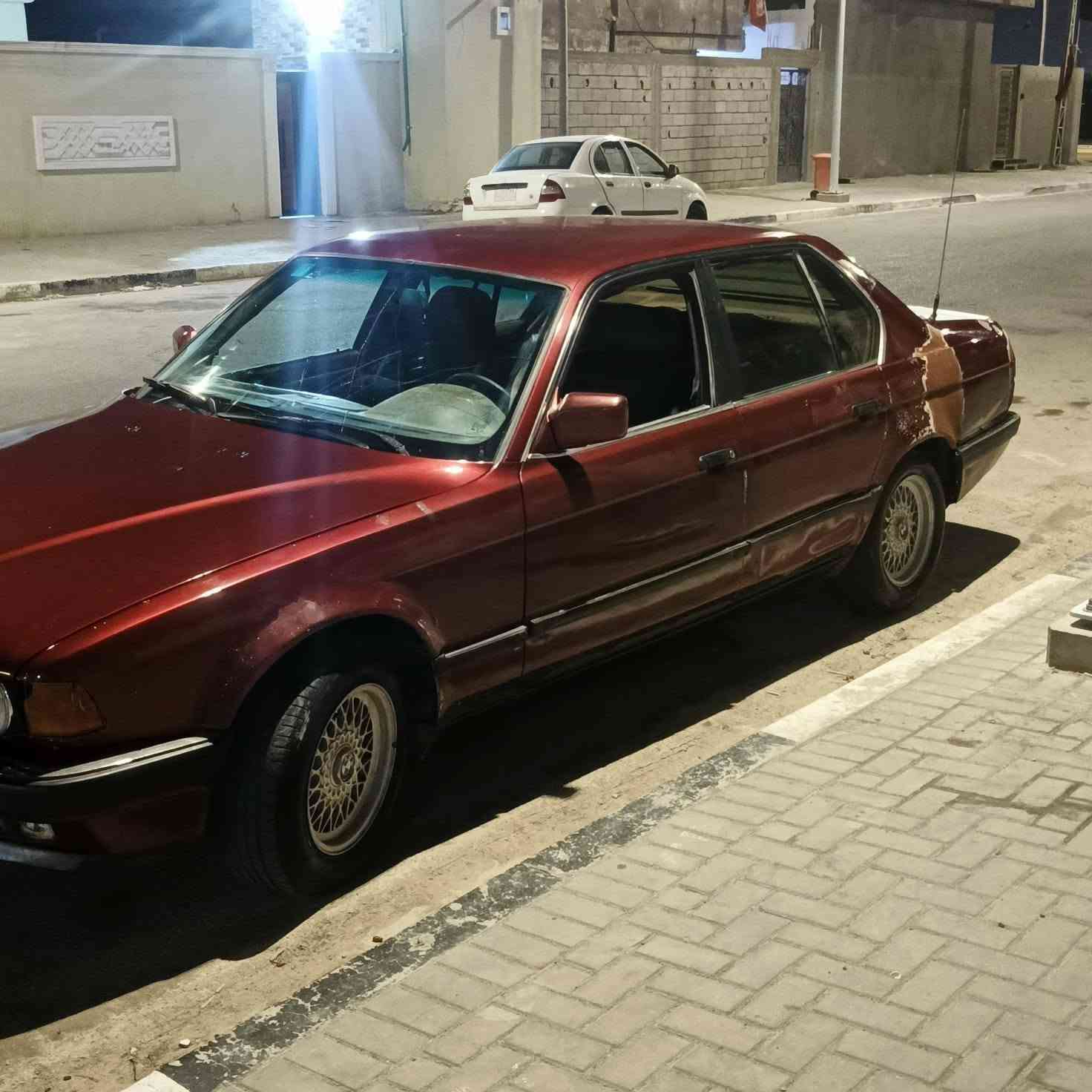 سلام عليكم بي ام للبيع سياره ع لبلاد سنويه ٣٠ رقم دولي تحويل مباشر سياره جاهزه مكينه مكفوله هيه ولكير السعر 28$ بيها مجال العنوان البصره 
انه مكلف بنشر الرقم الهاتف***********
