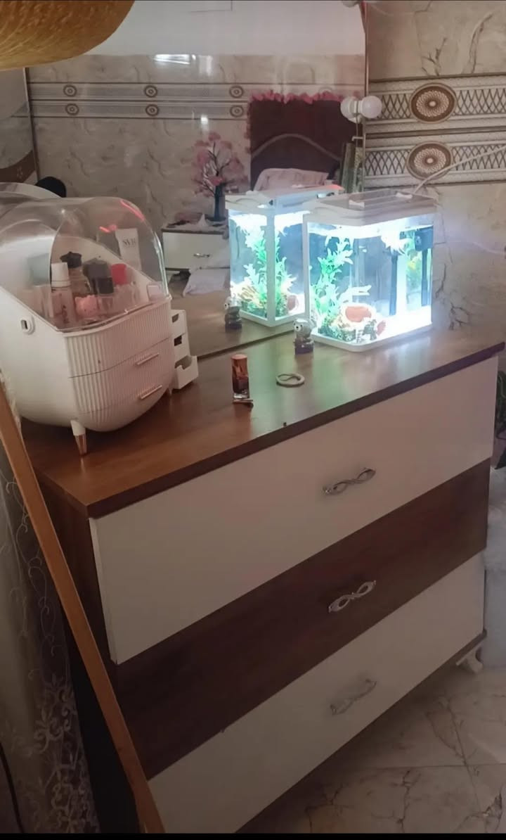 السلام عليكم ..غرفه نوم نفر نضيفه بدون كسر بس باب كنتور واكع يحتاج تبديل سستم  سكه فوق وجوا  سلايت السعر 275ع عيب الباب  مالتها  تفاصيل ع الخاص


**إذا كنت صاحب هذا الإعلان وتريد حذفه لأي سبب، رجاءا أرسل رسالة إلى الدعم الفني**