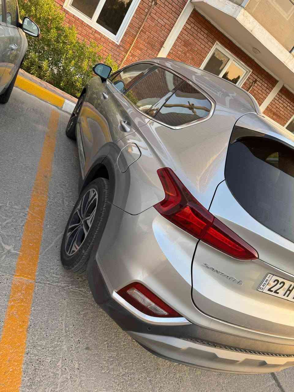 السلام عليكم
للبيع 
هيونداي سنتافي 
فول مواصفات
موديل 2020
وارد أمريكي 
رقم أربيل 
محرك 2000 تيربو 
السيارة حلوة وجاهزة
السيارة حادثها جاملغ وبنيد
بدون شاصي بدون ايرباك بدون لغد 
للاستفسار الاتصال على الرقم 
***********
