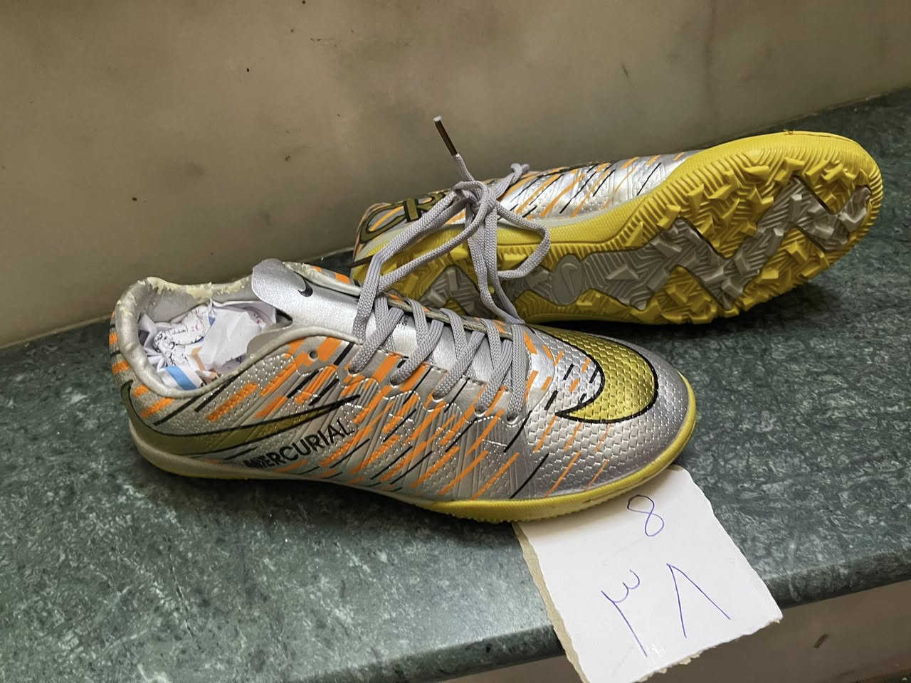 احذية لعب القياسات والصور الحذية فقط المعرووض بيهن عيب واحد مكشر قليل من يم لبس  سعره مع التوصيل ب٨  ألف


**إذا كنت صاحب هذا الإعلان وتريد حذفه لأي سبب، رجاءا أرسل رسالة إلى الدعم الفني**