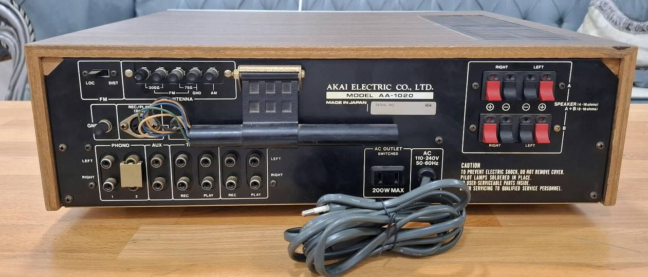 امبلفاير ياباني ماركة : AKAI AA-1020
سلڤر + صاج
4 سماعات
راديو : AM / FM
انتاج : 1976
الابعاد : الارتفاع 14 سم و العرض 44 سم و العمق 35 سم
السعر : 300 الف مع التوصيل


**إذا كنت صاحب هذا الإعلان وتريد حذفه لأي سبب، رجاءا أرسل رسالة إلى الدعم الفني**