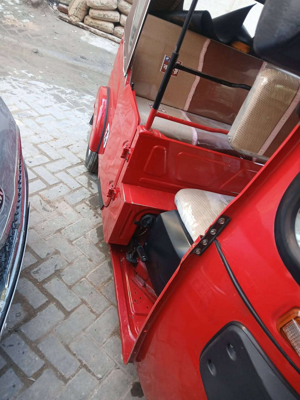 تكتك ٢٢ شهر ٥
بيها بس لغد الأيمن بس رش مو معجون بس رش ومصلحه دوسات بس 
تخم تاير كله جديد 
السعر ٨و٦٠٠ وبيها مجال قليل تدللون

الرقم ***********
