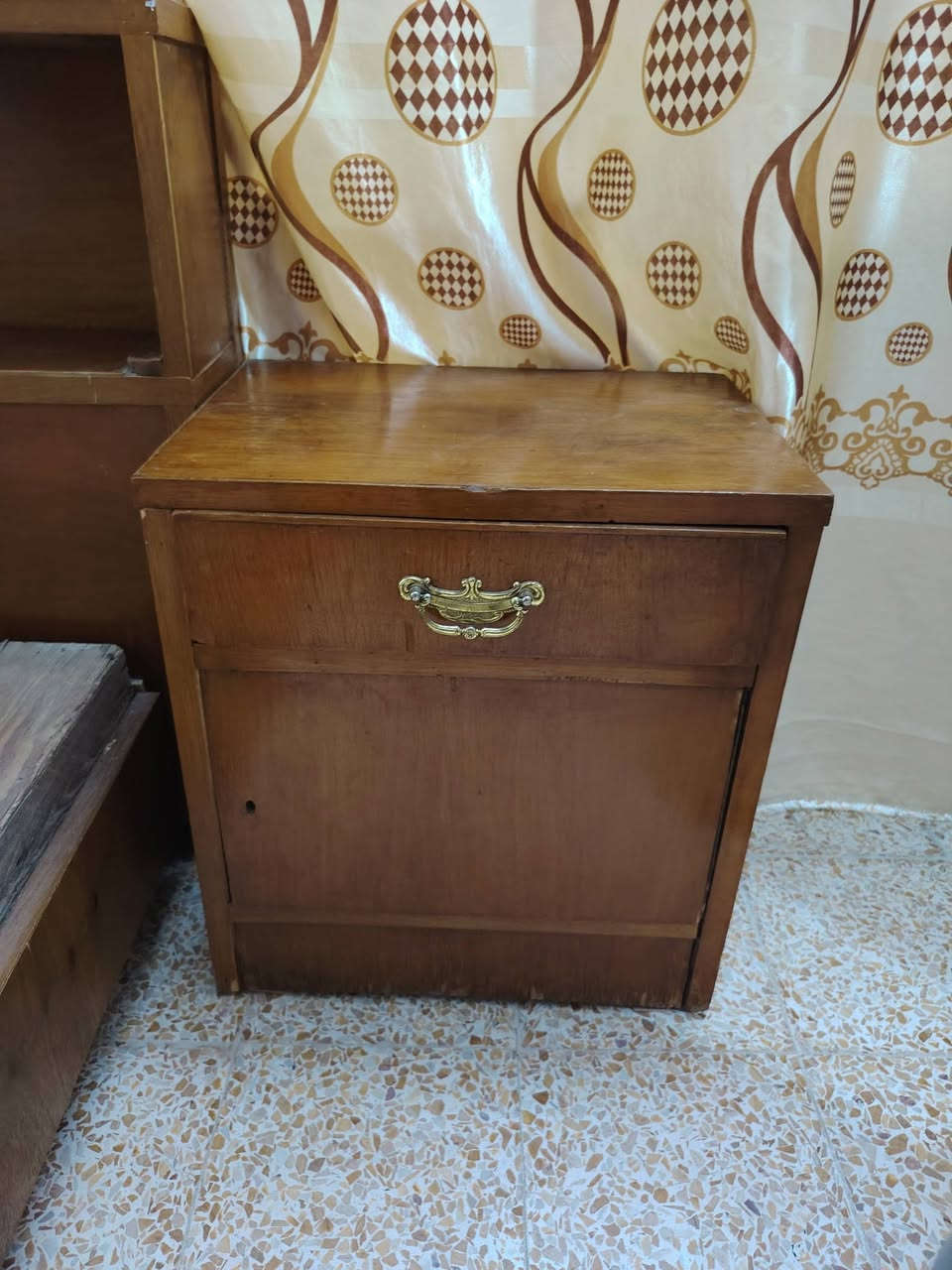 تخت للبيع
السعر 50 الف  وبي مجال 
مكاني الموصل الجانب الأيمن تل الرمان 

للاستفسار الإتصال على الرقم 
*********** 
او  على الخاص
