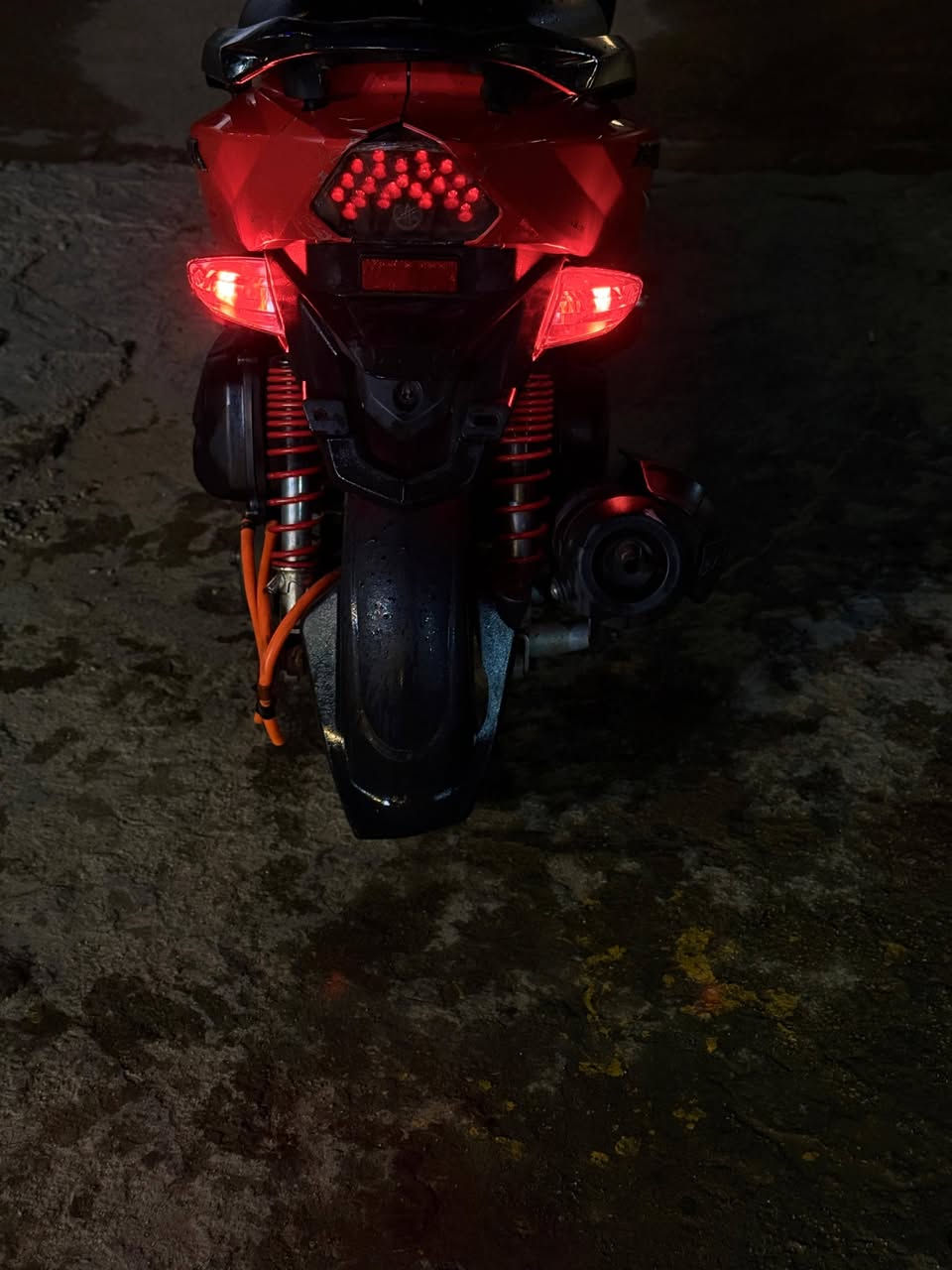 سلام عليكم دراجه جيتي ار اله للبيع نضيفه كهربيات كله شغال  ريد 750  مكاني بغداد  المشتل  ***********
