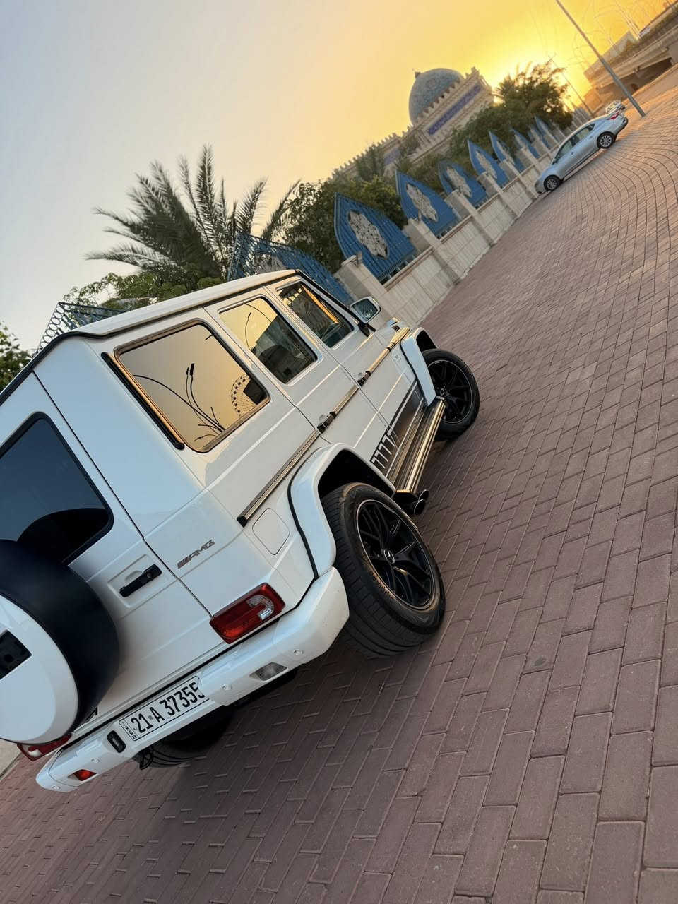 خليجي 2015 اصل AMG G63 ضمان دولي
اعلى مواصفات ايدشن وان  بصمات عدد 2
V8 Twin Turbo 5.5L 🏎️ 563hp 760NM
مكفوله كفالة عامة ملاحظات بسيطة جدا 
انظف سيارة بموديلها لا محدثة ولابيها حادث 
رادارات نقطة عمياء شاشات خلفية بلادي 
حسات امامي خلفي تبريد مركزي ❄️
سقف شامواه جلد مختم AMG 
كشنات مساج تدفئة تبريد خزن ميموري 
بريكات AMG بريمبو 6 بستم فلنجات مزرف 
ماوس تحكم شاشة مري شفط مثبت سرعة 
عليها صيانة كاملة بدون مشاكل ولا اعطال❗️
بيها صوت مرعب بالكزوز رياضي سيارة ثالث مالك
بعد بيها مواصفات ماذاكرها نسخة رياضية 
تحويل مباشر  السعر 440 بي مجال بسيط
رقم الهاتف ***********
رقم الهاتف ***********

