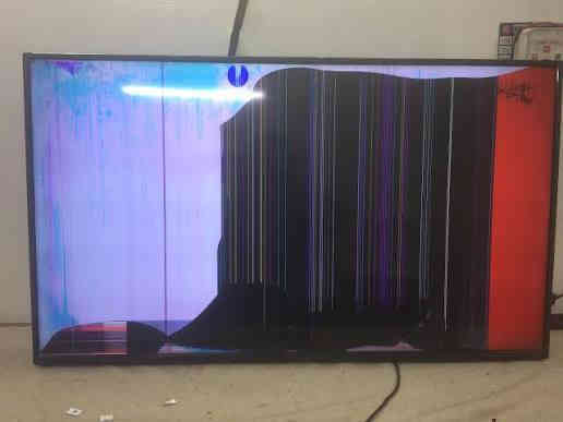 لدينا تبديل شاشات حجم. 43 و 32 شاشات مكسوره فقط 
للاستفسار هاتف 
***********📱 واتساب
