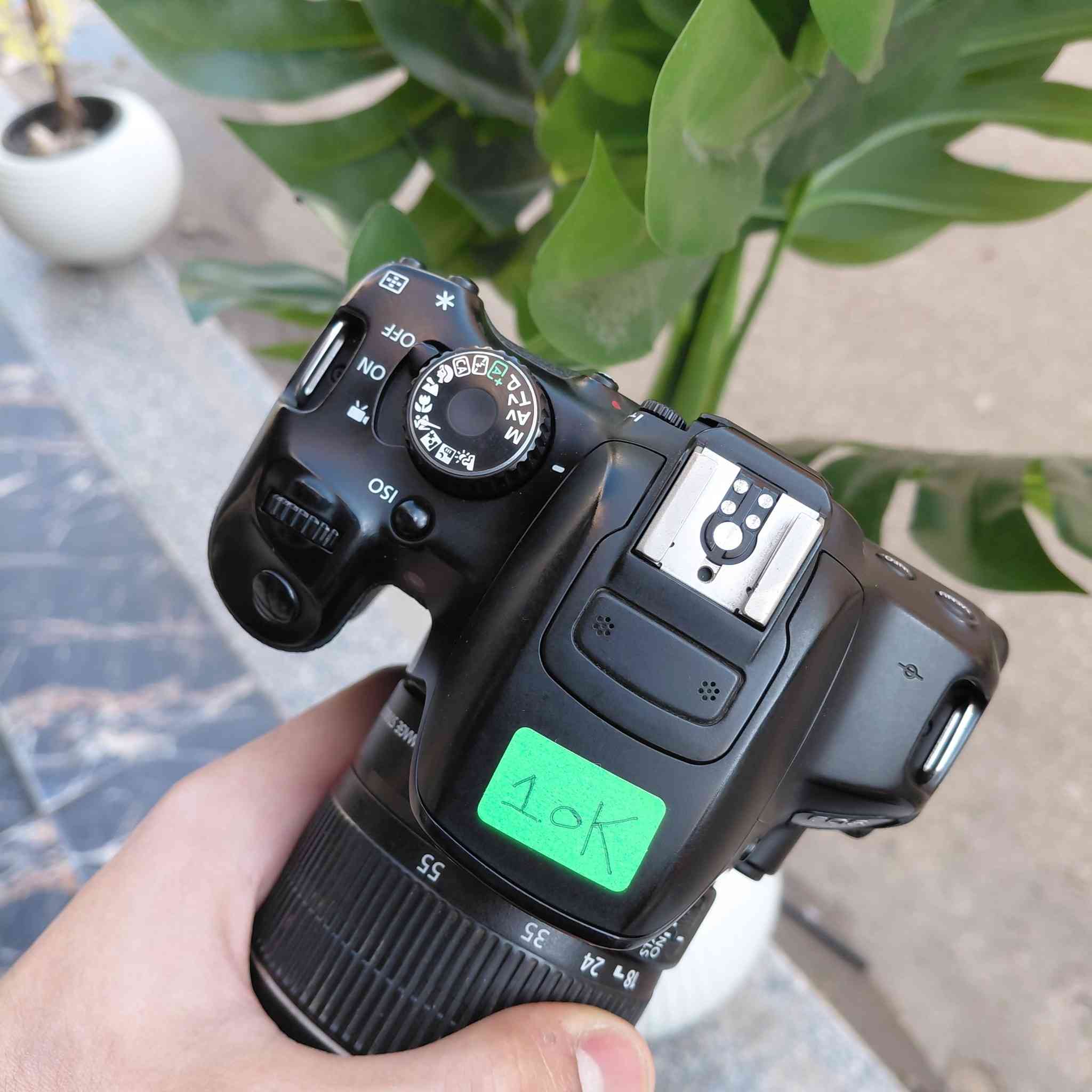 📷 كاميرا Canon 650D للبيع – استعمال خفيف جدًا
كاميرا Canon 650D بحالة ممتازة جدًا، استعمال 
الكاميرا مناسبة للتصوير الفوتوغرافي والفيديو وبجودة عالية، وصناع المحتوى.

المواصفات والمرفقات:
- الكاميرا: Canon EOS 650D  
- العدسة الأصلية  
- البطارية الأصلية  
- الشاحن  
- كابل التوصيل  
- الكرتونه موجوده
- كل حاجتها الأصلية موجودة

المميزات:
- تصوير بدقة 18 ميجا بيكسل  
- تصوير فيديو Full HD
- شاشه متحركه  

📌 الكاميرا نظيفة جدًا ولا يوجد بها أي عيوب.  
📌 مناسبة للتصوير الشخصي، اليوتيوب، وصناعة المحتوى.
_الرقم التواصل 01116147021


**إذا كنت صاحب هذا الإعلان وتريد حذفه لأي سبب، رجاءا أرسل رسالة إلى الدعم الفني**