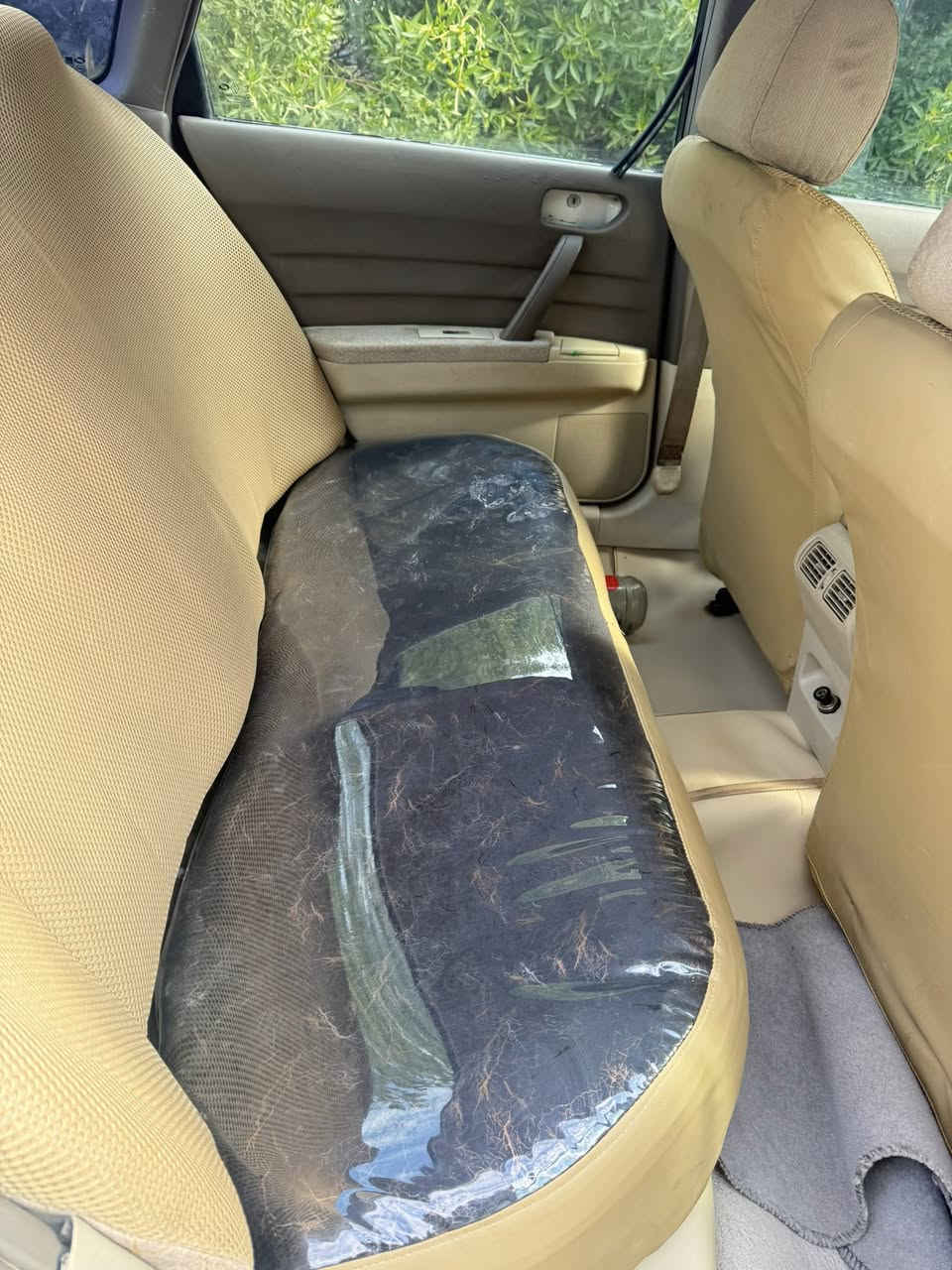 السلام عليكم سافران ريو 2011 بيها باردات. وبيها خط معجون وصبغ. حدادية جديدة دوشمة جديدة 90 وبيها مجال   ***********
