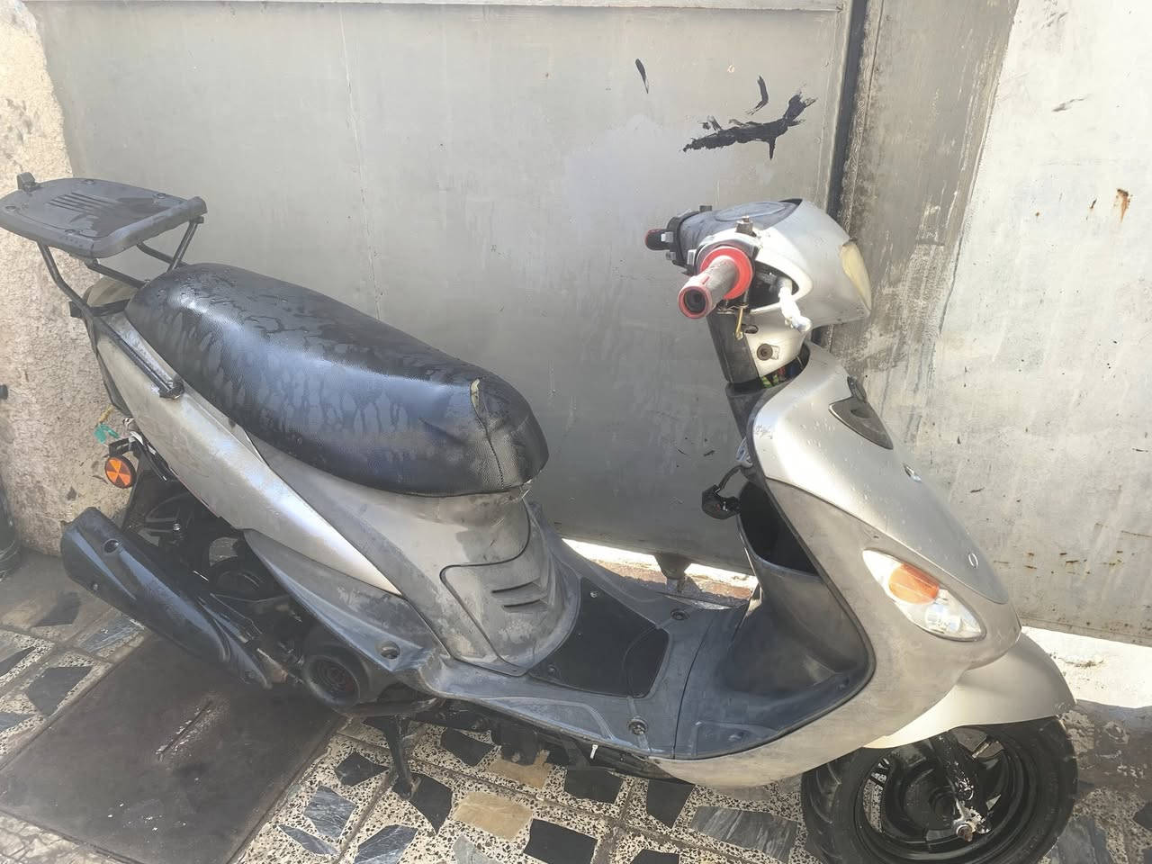 ماكس منغولي للبيع عوزها بس كابريتر تعبان 
مكينه بلاديه ما مفتوحه كفرات بلاديه سعر 350
***********
