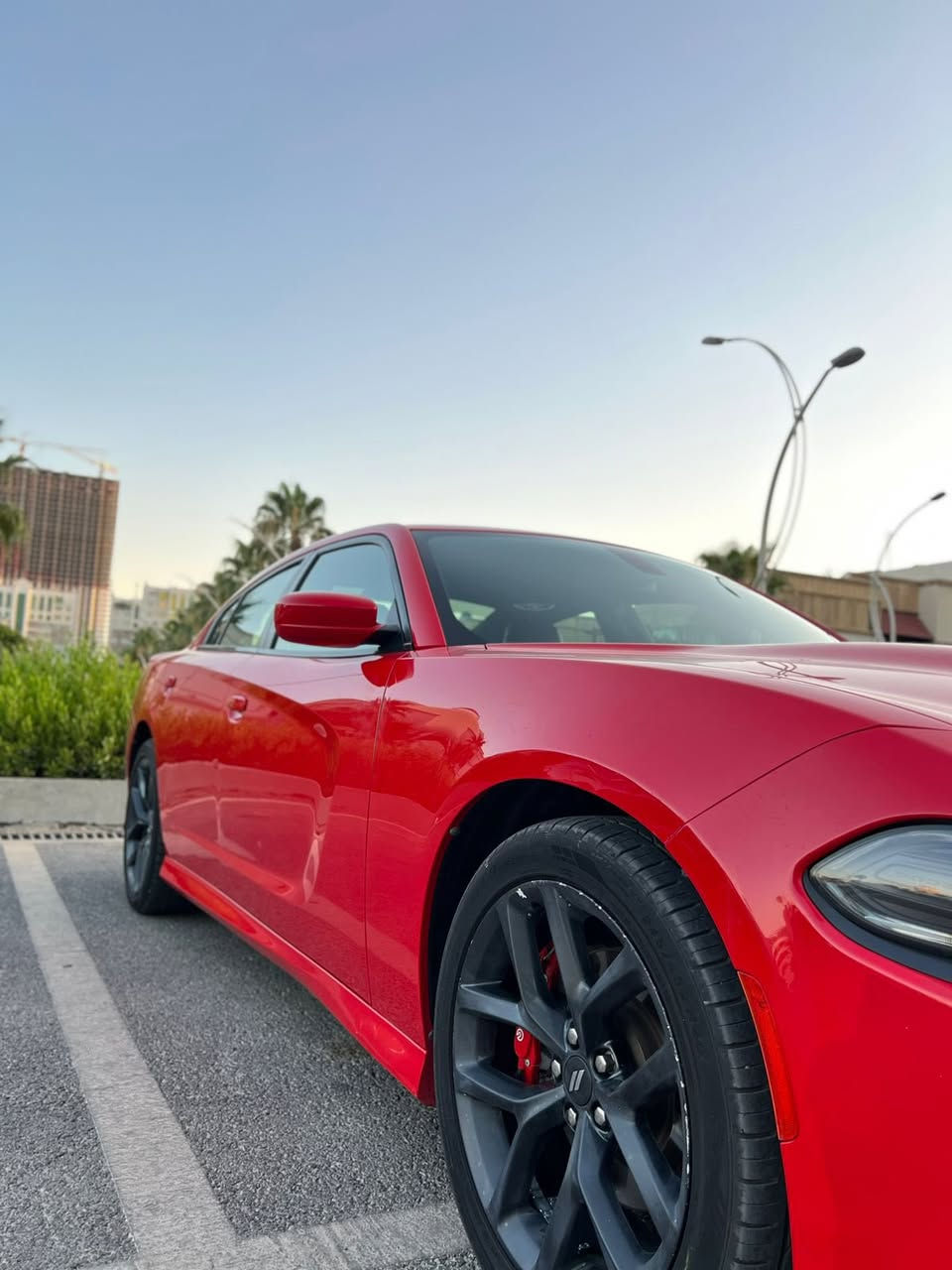 سلام عليكم 📍🪬
جارجرGT جيتي خليجي شركه هارلم 
الموديل 2019  (خليجي)  لون احمر مميز 
العداد: 85 الف 
سياره جديده بمعنى الكلمه    
رقم اربيل بسمي تحويل مباشر
المحرك : V6.  3.6L 
سياره جديده بمعنى الكلمه 
اي نقص ما بيهه ترايه مال زيروو
المواصفات فول داخل جلد  بلادي 
شاشه كبيرة مع نظام ملاحة GPS 
سستم صوت الپاين مع سماعات پريميوم 
فتحة سقف (سلايد) 
مقاعد جلد رياضية لونين 
 مقعد السائق كهربائي 
 حساسات مع مانع تصادم خلفي . 
 تشغيل عن بعد 
 ستيرن كهربائي 
 محدد سرعة 
 تلفون بلوتوث 
 كاميرا خلفية 
 مرايا متحسسة للاضاءة العالية 
 كير شفتر بالستيرن 
 دخول ذكي (بصمة)
ً
السعر 275
***********
