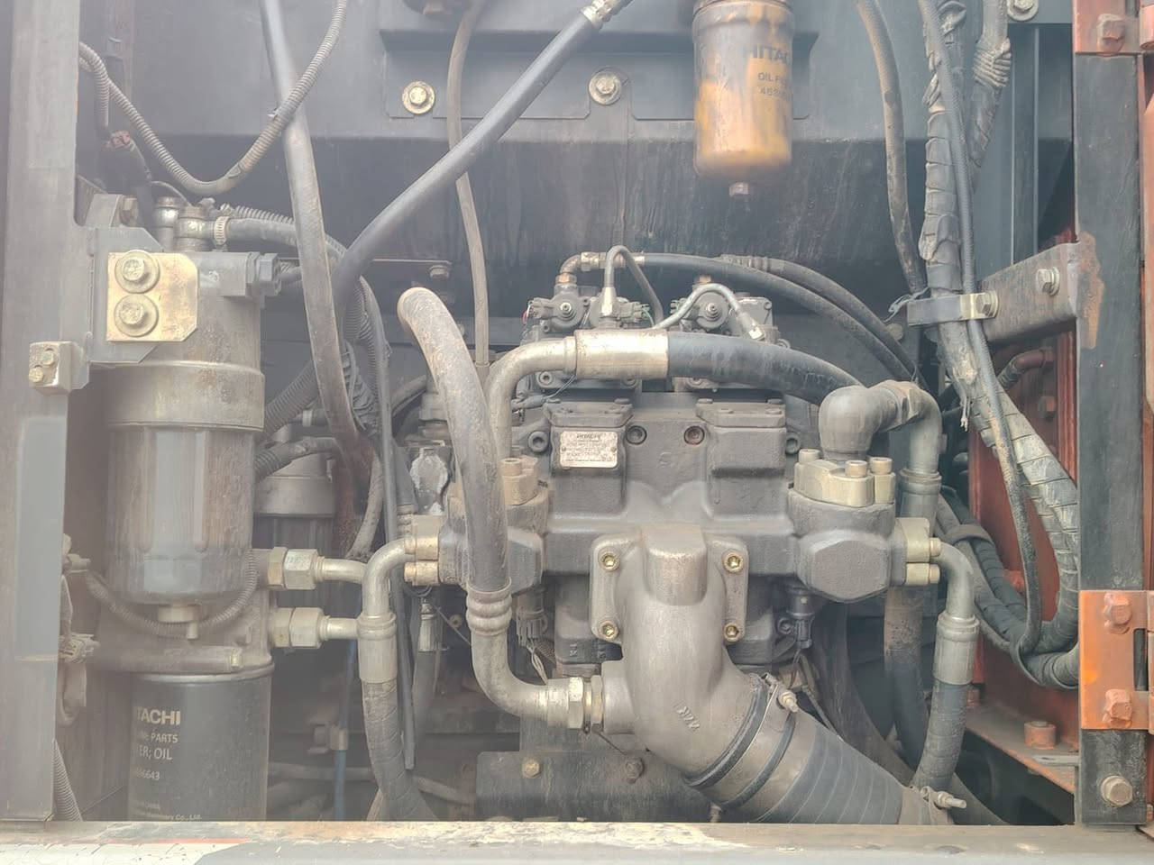 حفارة هيتاشي تاير 2011 للبيع 
كاملة من كلشي وجاهزة للعمل وياها كيلة ونقار 
للاستفسار الاتصال ***********
