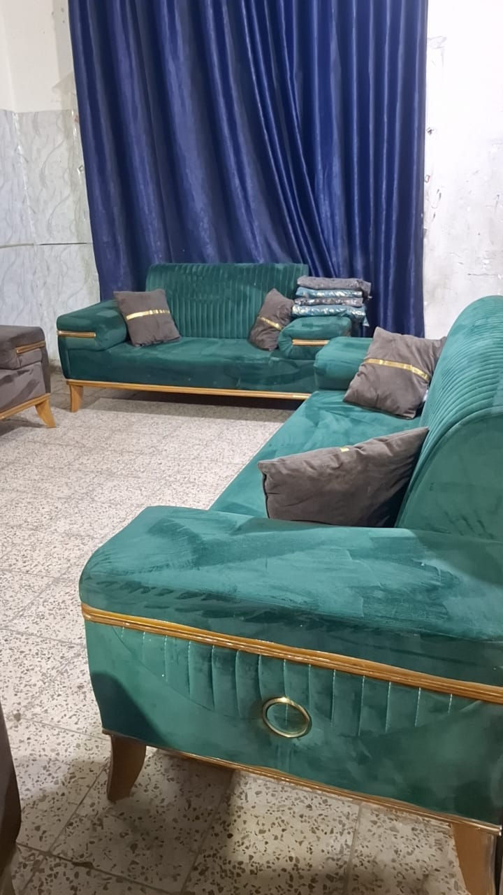 تخم تركي مودرن الحديث 10 مقاعد نظافته 100\100 اخو جديد كل ضرار ما بي مع الكوشات والبردت سيت كامل السعر تخم مع البردات 650 بي مجال المكان البياع الاستفسار اتصل عل رقم *********** بي وتساب
