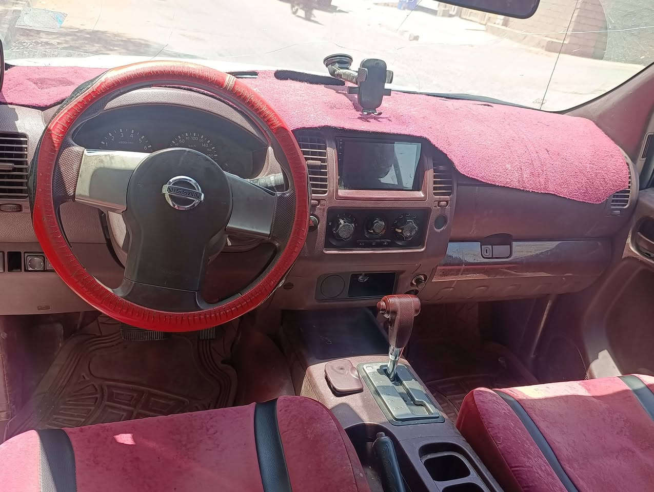 نيفارة 2010
سيارة حلوة متصرف عليها رقمها ديالى السعر95وبيها مجال *********** مكلف بنشر
