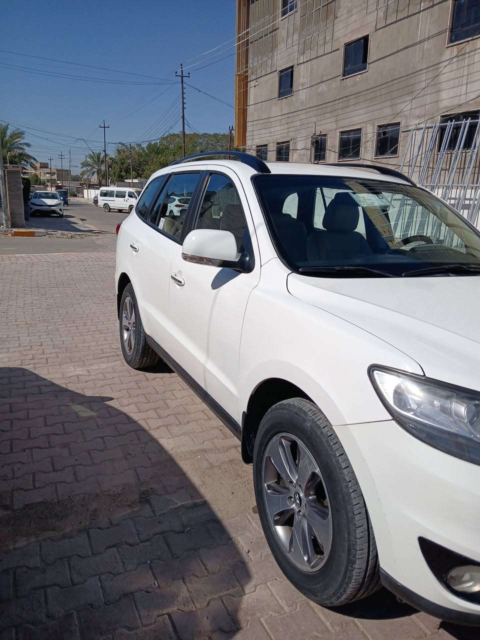 سلام عليكم للبيع سنتافيه مكفوله من الضربه والصبغ ماشيه ١٣٩ موديل ٢٠١٢ فول مواصفات واحد عله واحد مكينه ٦ سلندر ٧راكب ٣قطع تبريد فور ويل بصمه جلد كشن كهرباء مري شفط فتحه ٥ويل كب تخم تاير جديد صدر جديد سياره جديد باقي المواصفات معروفه السعر ١٦٨ اوبيها مجال بسيط ***********
