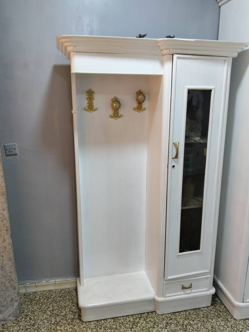جربايه وميزتواليت وزاويه ميزاحذيه ومعرض تلفزيون 550000السعر بغداد الدوره ***********
