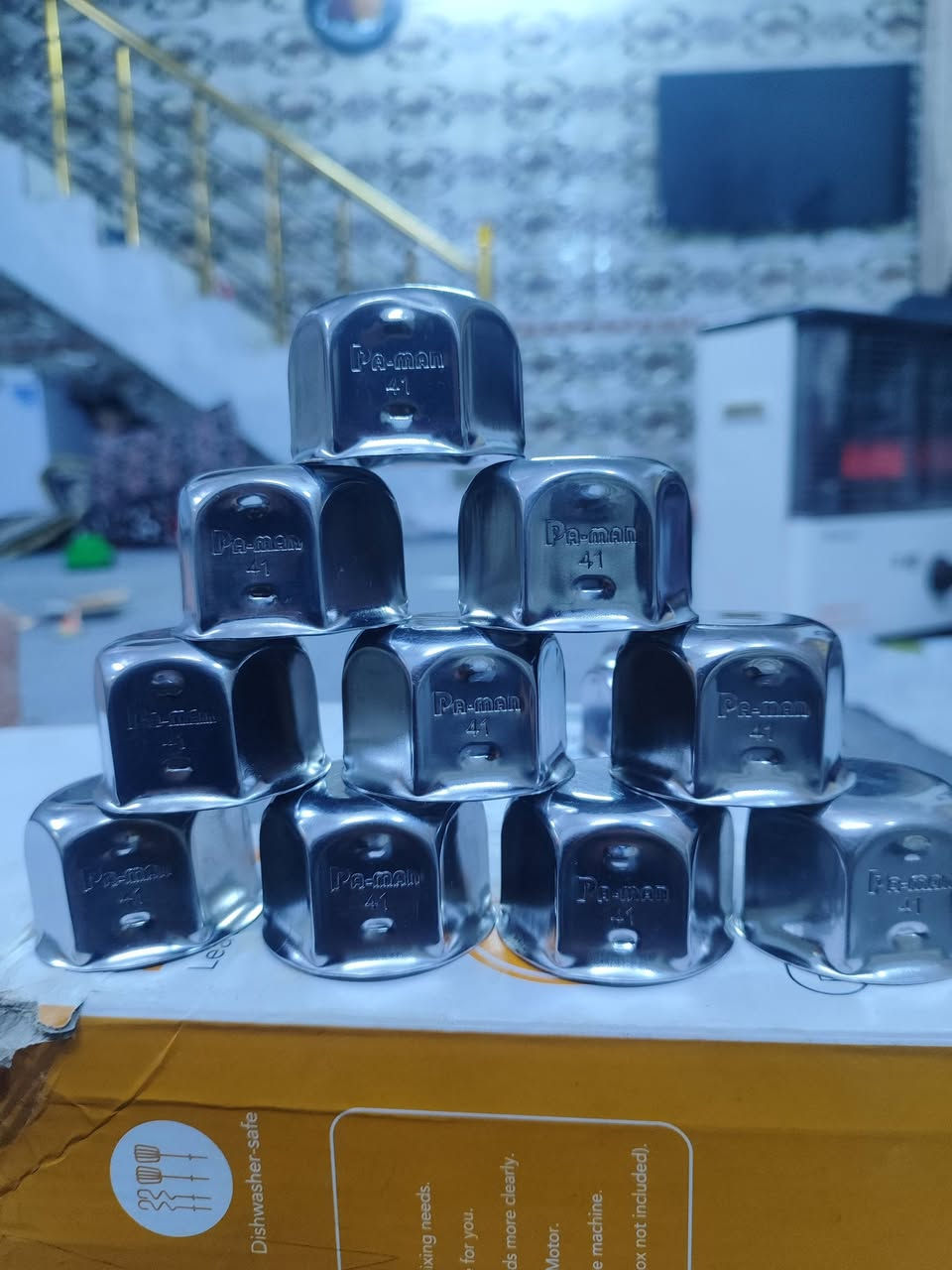 سلام عليكم قباقه مال ستدات اصلي شرط اصلي ابو الختم شوف بعينك كله مختوم الحجم زغير مو جبير يعني بكد الستاد المامي سل ستيل اصلي لا يزنجر ولا ينكد من المطر سعر الواحد ب 2500 اصلي مو هاذه العادي ابو الف ونص مكاني بغداد تاجيات ه‍.... ***********
