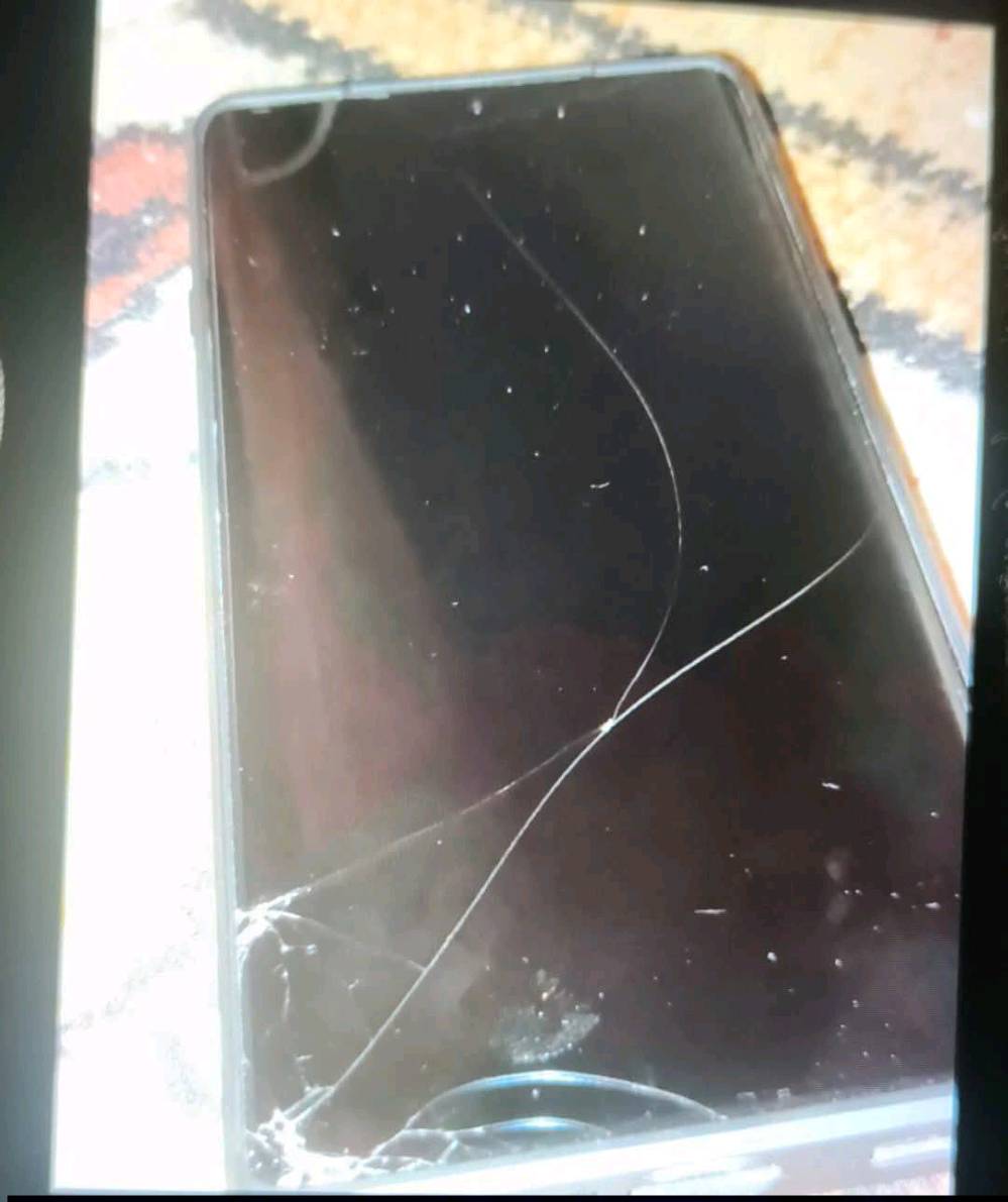 تكنو كامون 40 برو 5G
الذاكرة: 256GB
الرام: 24GB
📱 الشاشة بيها كسر من الزوايا (واضح بالصور)
🔧 اللمس شغال 100%
📸 الكاميرا ممتازة
🔊 الصوت، الشبكة، البصمة تمام
📲 استخدام شخصي
أراوس بـ ايفون فقط
المراسله واتساب 
***********
ما هو الموديل الدقيق للهاتف؟: 
2025
كم الذاكرة الداخلية (GB)؟: 
256
هل يوجد أي مشاكل أخرى غير الشاشة؟: 
لا
أين موقعك حالياً لتسهيل عملية الاستلام؟: 
موصل يارمجه الشرقيه الاولى 
هل السعر ثابت أم قابل للتفاوض؟: 
مراوس بأيفون فقط