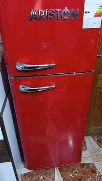 ثلاجة صغيرة • جرباية • للبيع