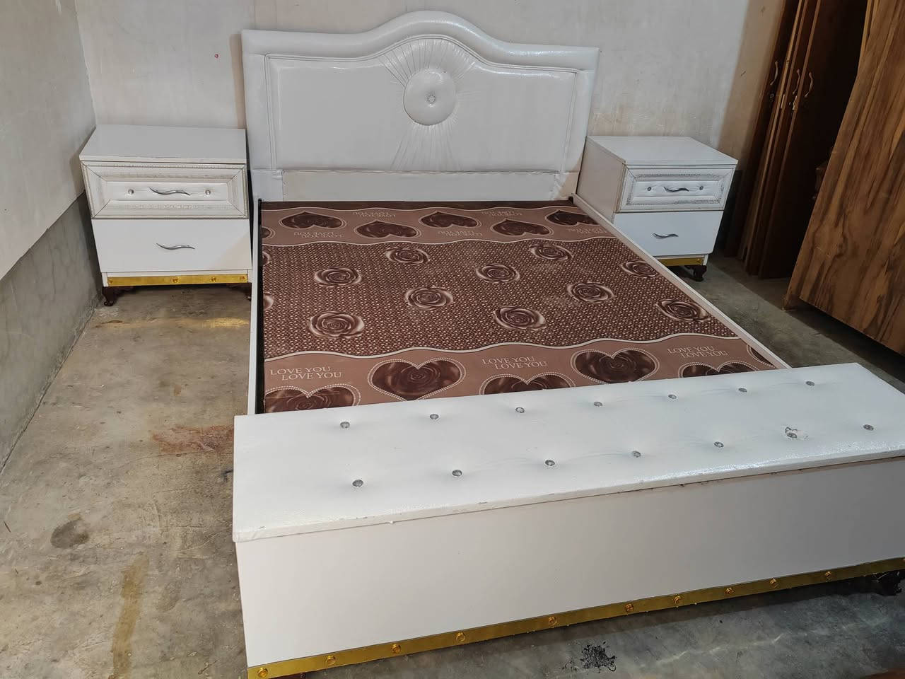 تخت نفرين مستعمل خشب تركي بس المنام خشب عراقي نظيف حيل سعرها 175  الف مكاني تلعفر حسنكوي قرب أسواق النور للاتصال ***********
