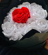 #مكلف بالنشر  السلام عليكم..  متوفر مسكات ورد صناعي حسب الطلب وبأسعار ...