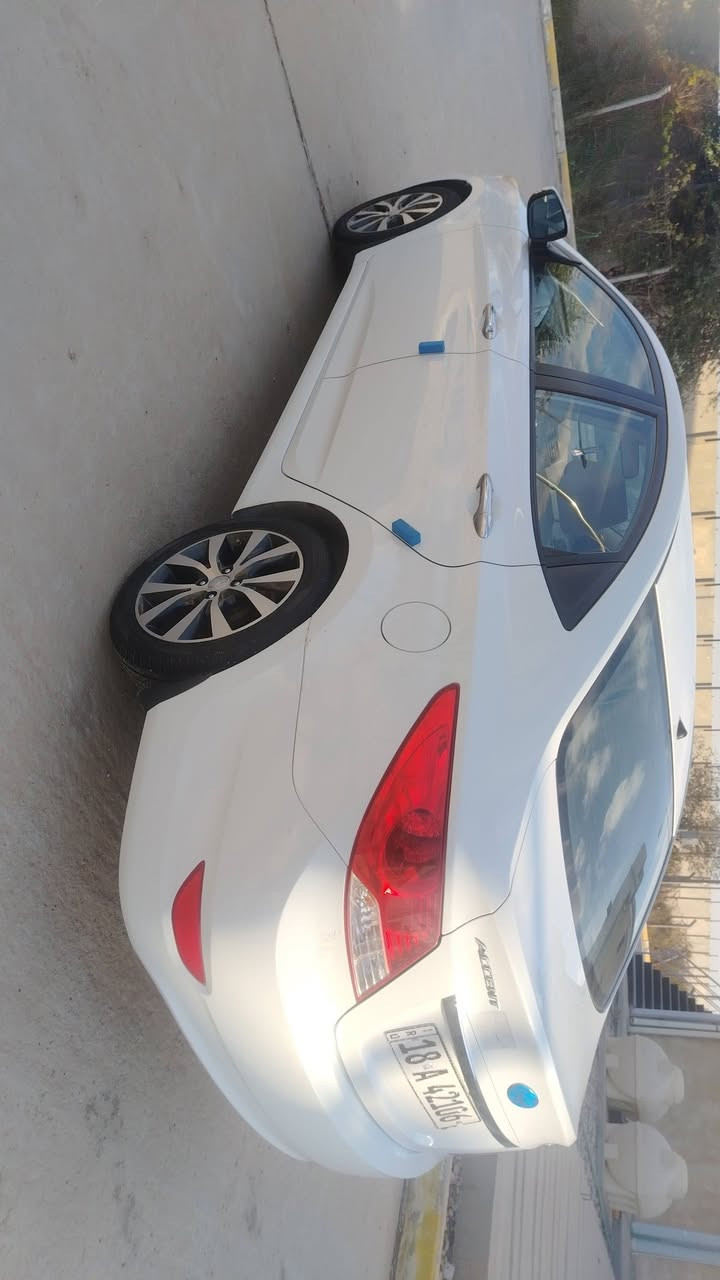 السلام. عليكم. 
أكسنت موديل 2015
مكفوله كفاله عااامه السونار مرفق مع المنشور
كير مكينه حداديه تخم تاير كله 
جديد وبلادي مكينه 1600دوش قطرتين
كفاله عامه بس بيه بارد بكد الصبع بالجاملغ الخلفي بالهلال. تبريد ثلج تدفاء شغاله كهربايات بلادي فول مواصفات فتحه سقف كامرا شاشه كبيره ماشيه ١٠٧ الف حقيقي 
رقم بابل إنكليزي بسمي تحويل مباشر موقع السياره الديوانية السعر ١١٨ قفل
الاستفسار***********
