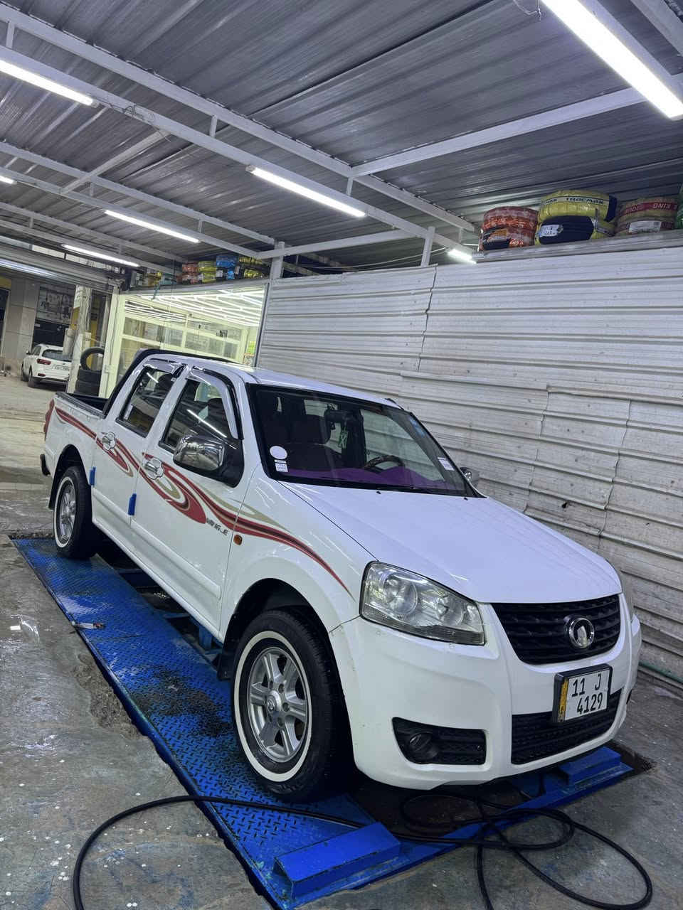 السلام عليكم .. للبيع بيك آب گريت ويل دبل قمارة موديل 2011 سنوية بأسمي ثاني يوم تحويلها رقم بغداد الجديد هزه جديد مساقطة بدون ضربه فقط خياسات بسيطه بيها گير ومحرك وصدر واكسل مكفولات ترايها زيرو تبريد تدفئة شغال باتري جديد دواخل نضيفه كلش رايدها 66 ورقه رقمي *********** مكاني بغداد الدورة
