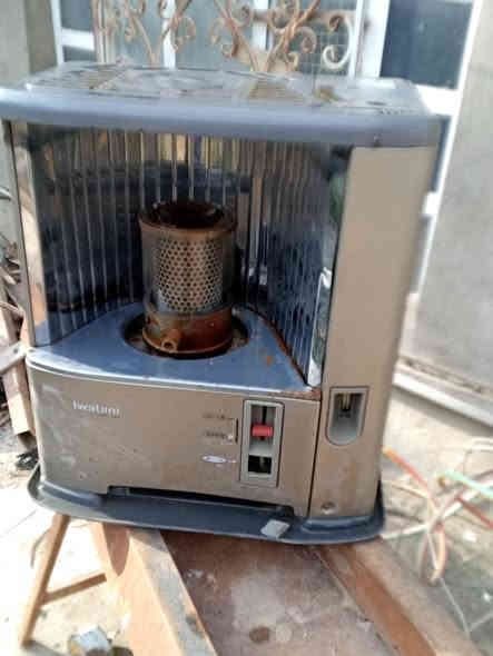 السلام عليكم عندي صوبه للبيع نظيفه عايزه بس فتيله رقم ٠التليفون المكان كربلاء عون*********** السعر ٣٥
