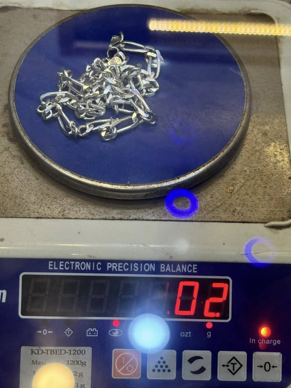 السلام عليكم
ما اعرف ليش مطلع الوزن من صورت المهم .
زنجيل عددهم اثنين واحد 38 غرام وكسر 
والثاني 7 غرامات وكسر

ابيع الغرام ع 4500 (اربع الف ونصف )
للتواصل خاص


**إذا كنت صاحب هذا الإعلان وتريد حذفه لأي سبب، رجاءا أرسل رسالة إلى الدعم الفني**