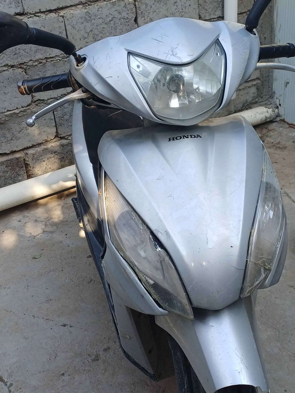 دراجه هوندا دايو سرعه 140 دراجه حلوة وكامله مكينه نضيفه كهربائيات كلها شغاله السعر 350 وبيها مجال مكاني بغداد رقم الهاتف *********** بغداد, العراق
